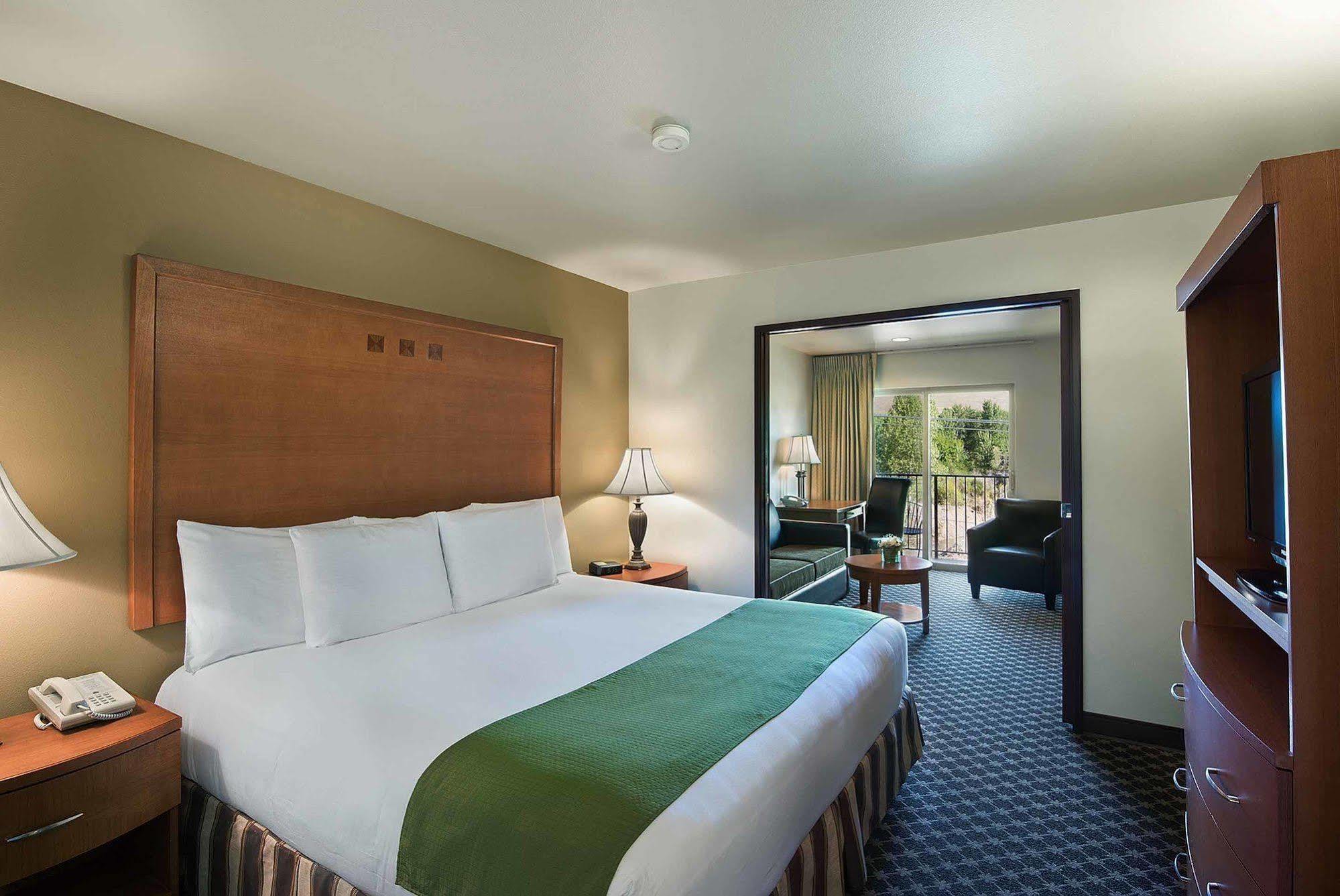 Oxford Suites Γιακίμα Εξωτερικό φωτογραφία