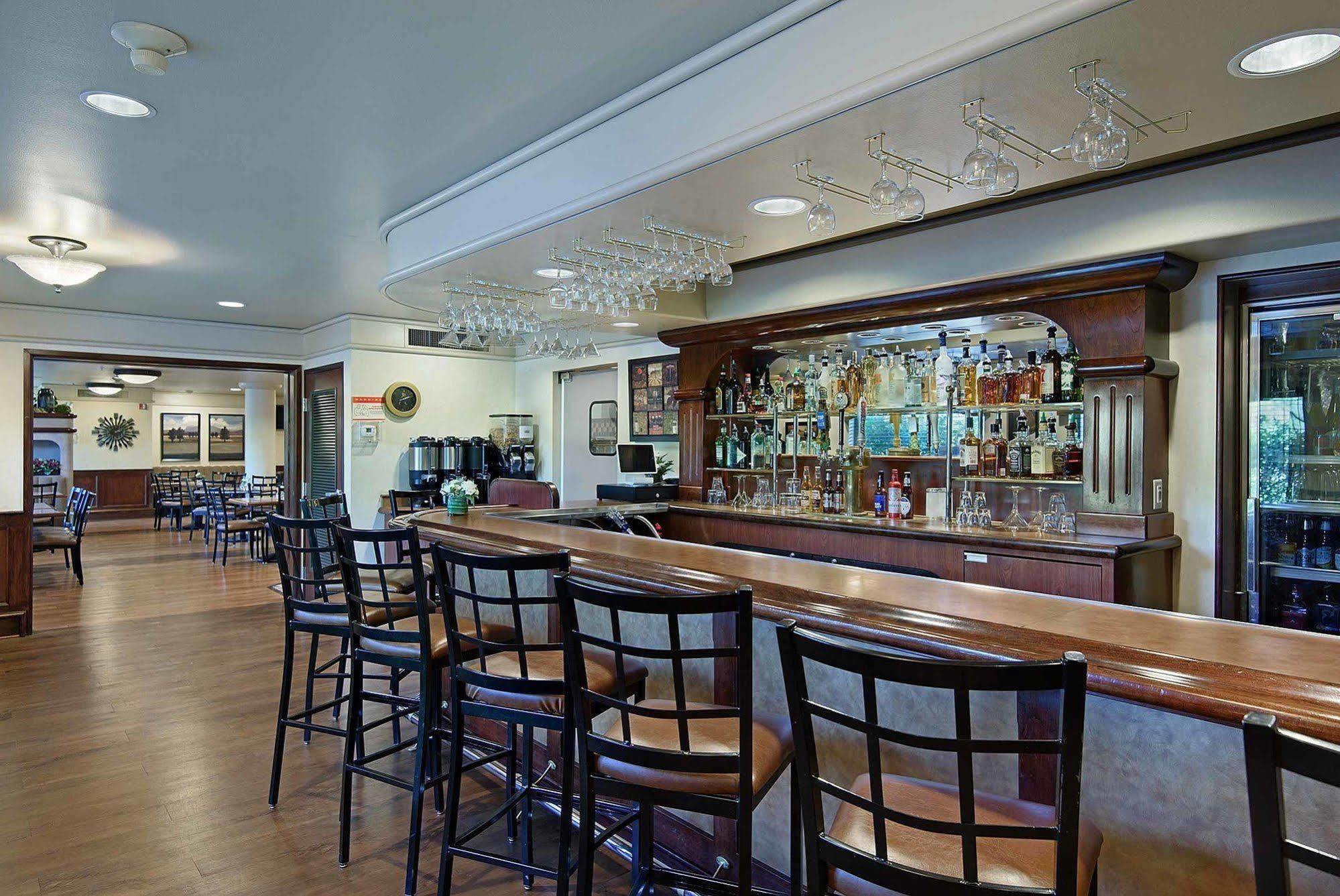 Oxford Suites Γιακίμα Εξωτερικό φωτογραφία