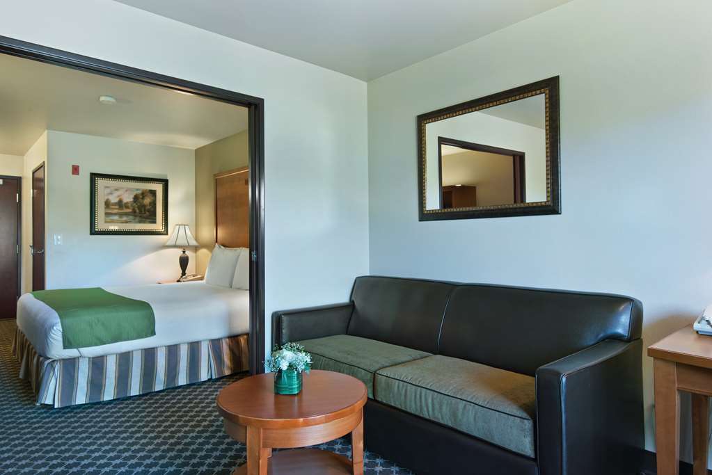 Oxford Suites Γιακίμα Δωμάτιο φωτογραφία